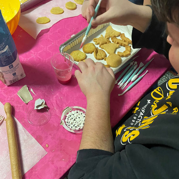 Erga Omnes ha organizzato il “Laboratorio di Cucina”  per i ragazzi con Disturbi del Neurosviluppo